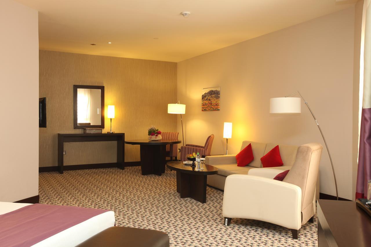 Golden Tulip Hail Zewnętrze zdjęcie